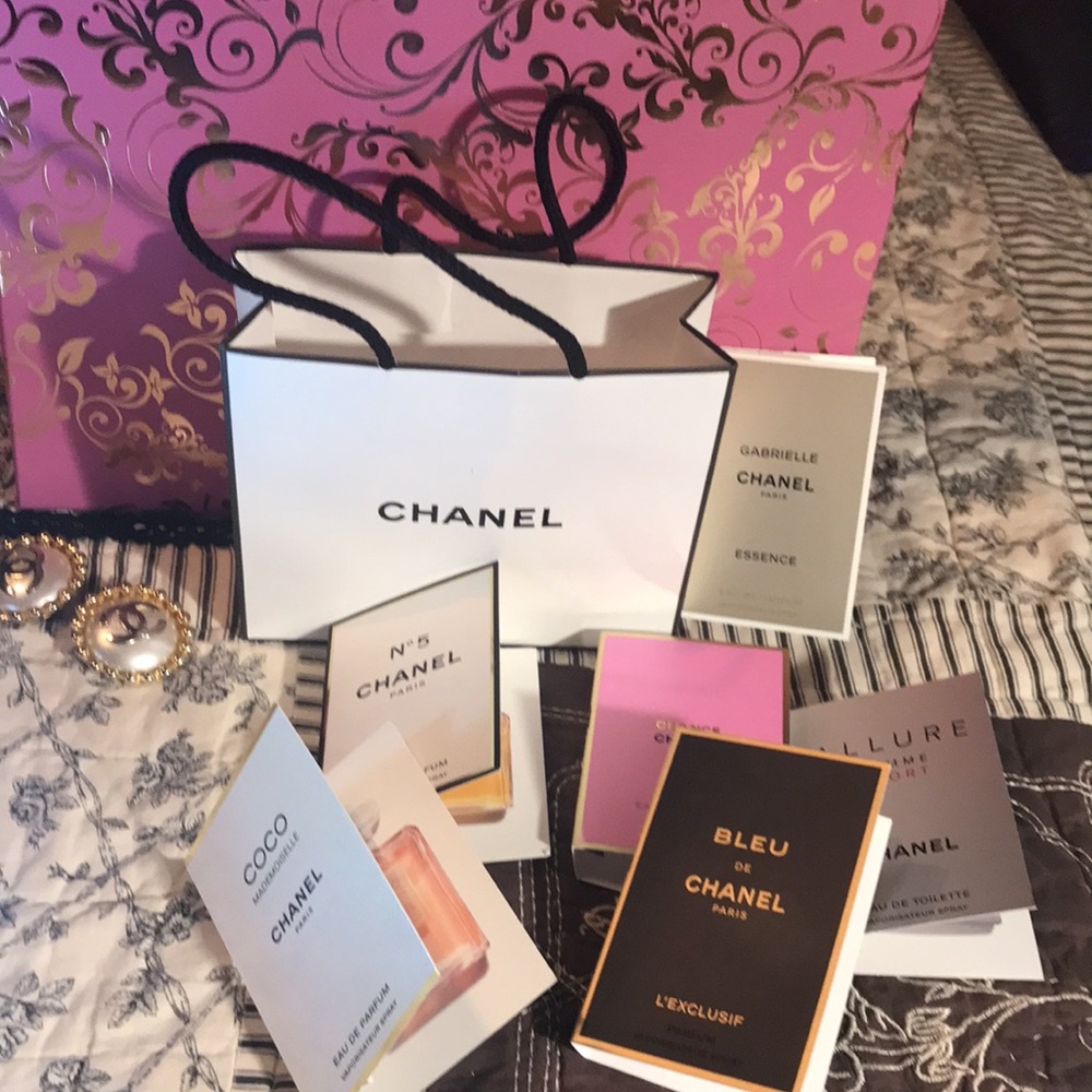 CHANEL (6) 1.5 ml parfum little spray with CHANEL gift bag